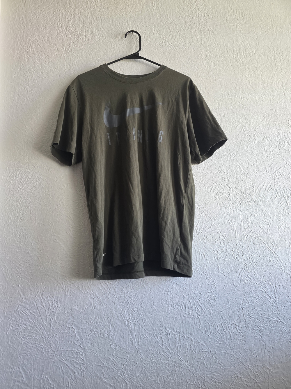 Nike Men’s Olive Green Swoosh Graphic T-Shirt